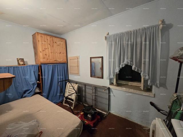 Kuća Rakalj, kamena kuća s 1.920 m² građevinskog zemljišta