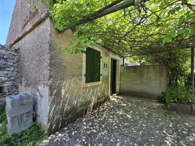 Kuća Rakalj, kamena kuća s 1.920 m² građevinskog zemljišta