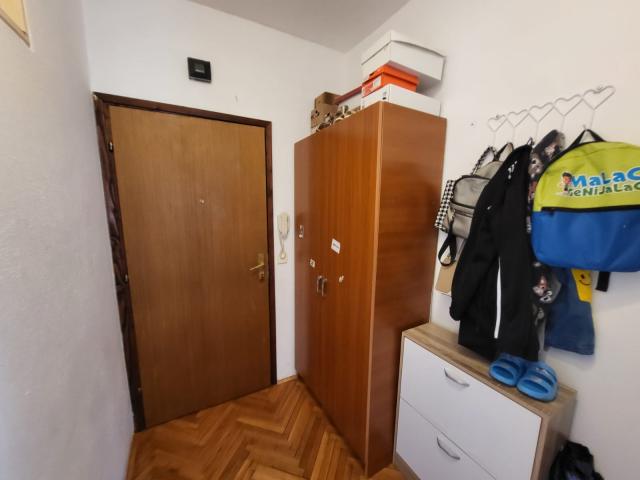 Two-bedroom apartment  in Petrovac in a quiet neighborhood within walking distance from the beach