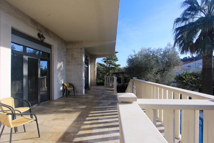 Luxurious villa in Petrovac