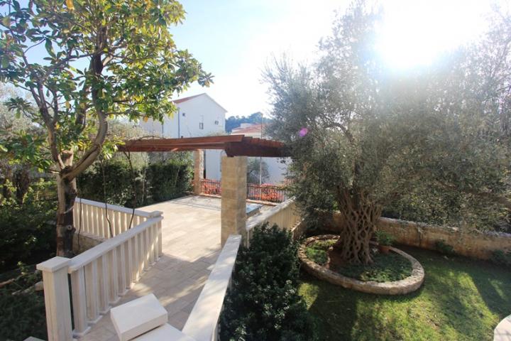 Luxurious villa in Petrovac