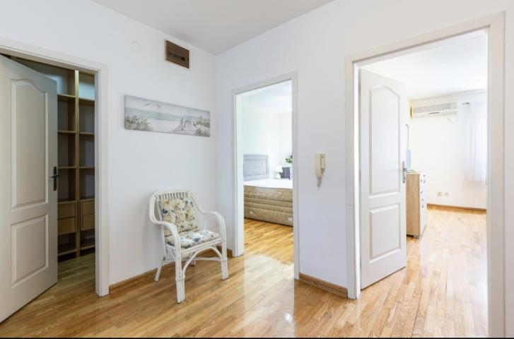Spacious duplex apartment with sea view in Sveti Stefan