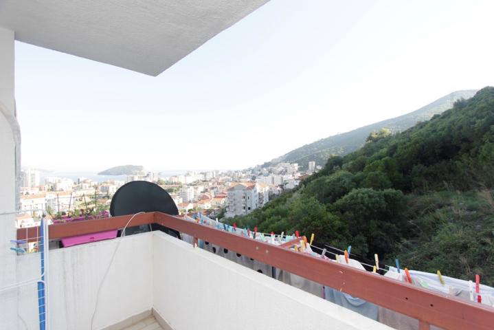 Bright apartment in Budva
