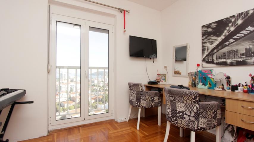 Bright apartment in Budva