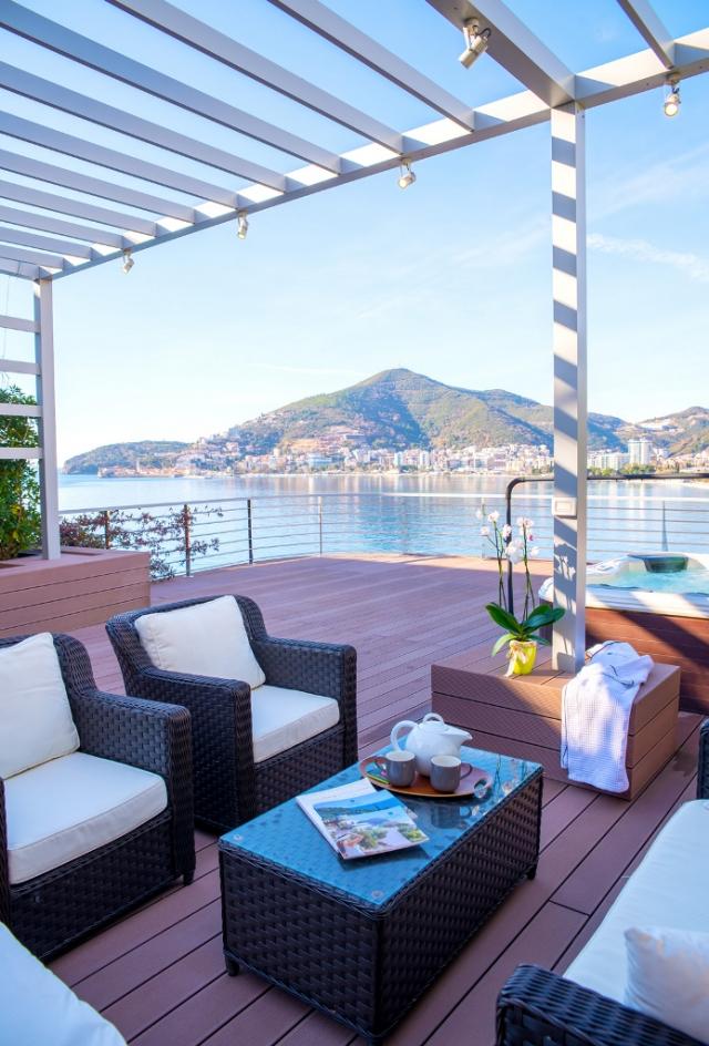 Two-bedroom apartment in a complex by the sea