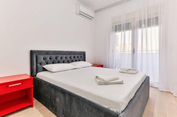 Three-bedroom apartment in Becici, 86m²