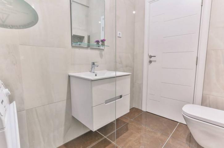 Three-bedroom apartment in Becici, 86m²