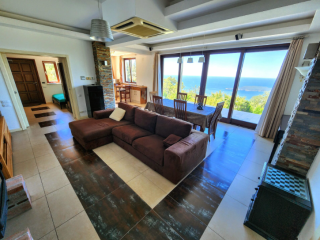 Villa in Rustovo with 5 Bedrooms, 392 m²