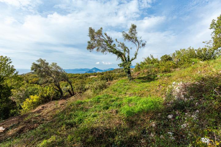 Plot for sale in Reževići, 975 m²
