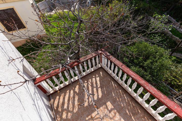 House with a terrace and sea view in Bar