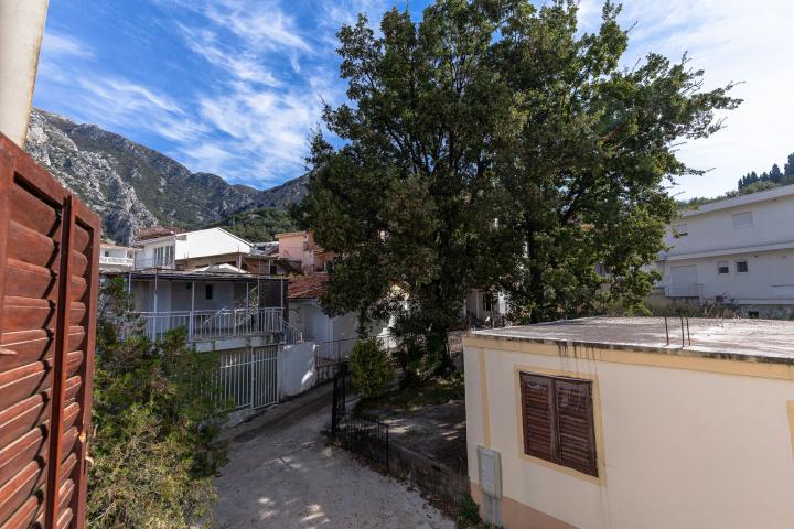 House with a terrace and sea view in Bar