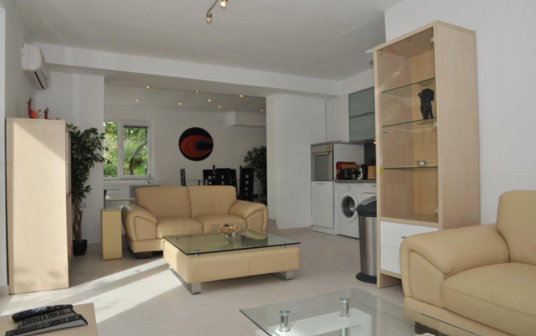 Breathtaking Villa with big pool and yard for sale in Tivat