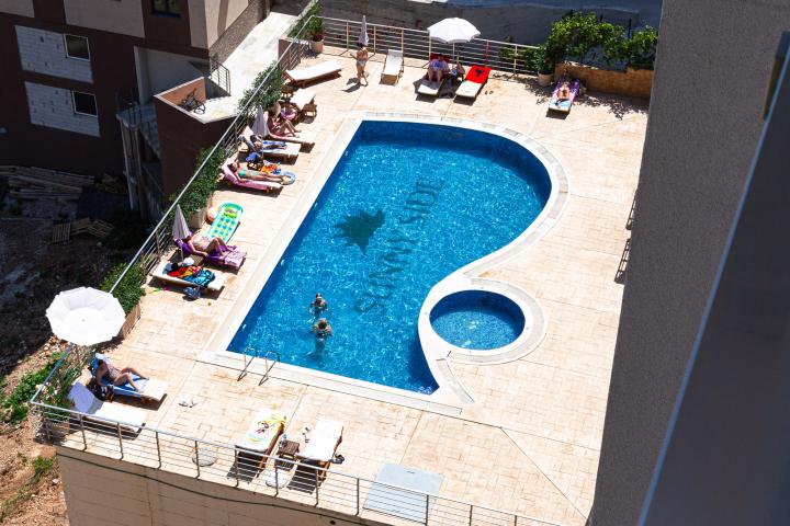 Luxury Penthouse in 5★ Resort with Rooftop Jacuzzi & Sunrise Views