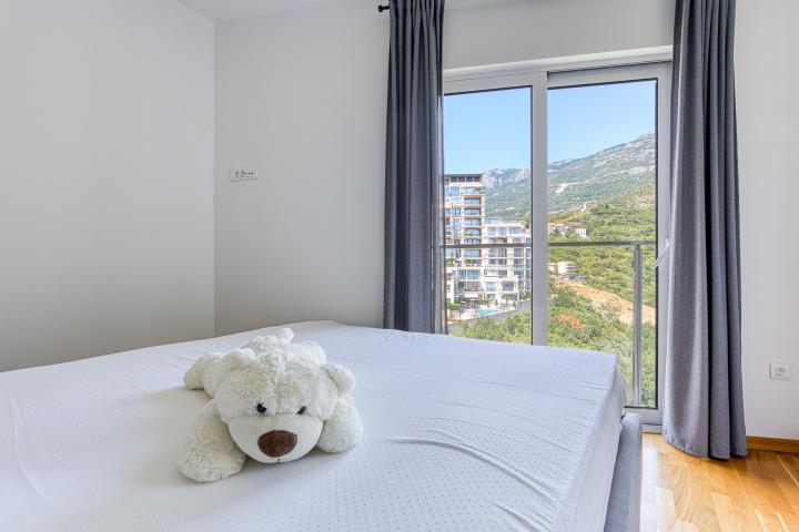Luxury Penthouse in 5★ Resort with Rooftop Jacuzzi & Sunrise Views