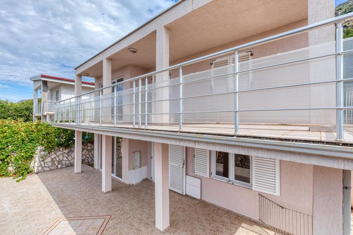 A house in Sutomore with a panoramic sea view 142 m2