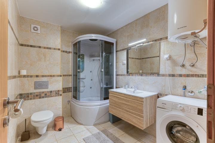 FOR SALE: SPACIOUS, FULLY FURNISHED APARTMENT IN BUDVA WITH GARAGE