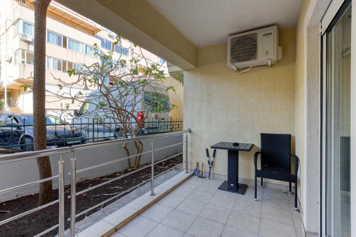 FOR SALE: SPACIOUS, FULLY FURNISHED APARTMENT IN BUDVA WITH GARAGE