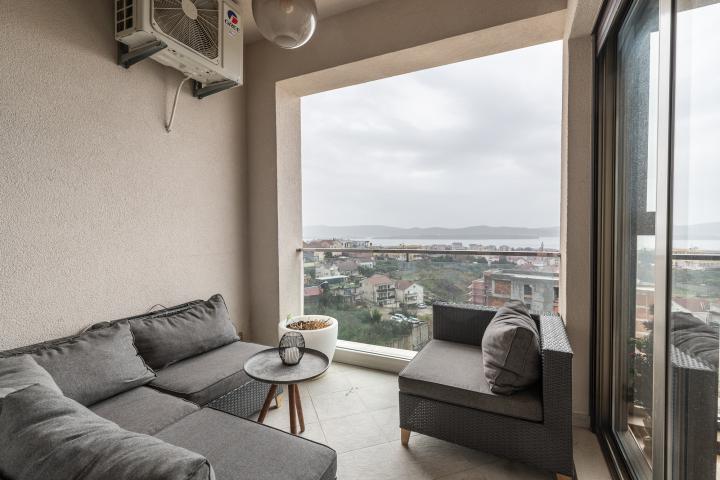 Spacious Apartment with Sea View in Tivat, Mažina Area