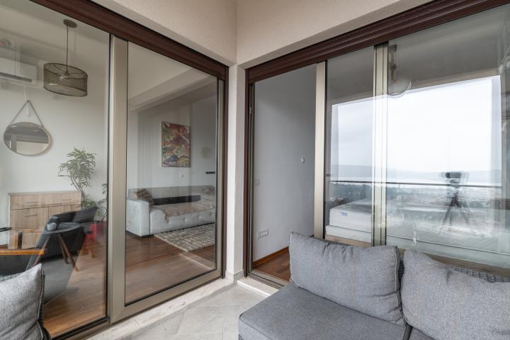 Spacious Apartment with Sea View in Tivat, Mažina Area