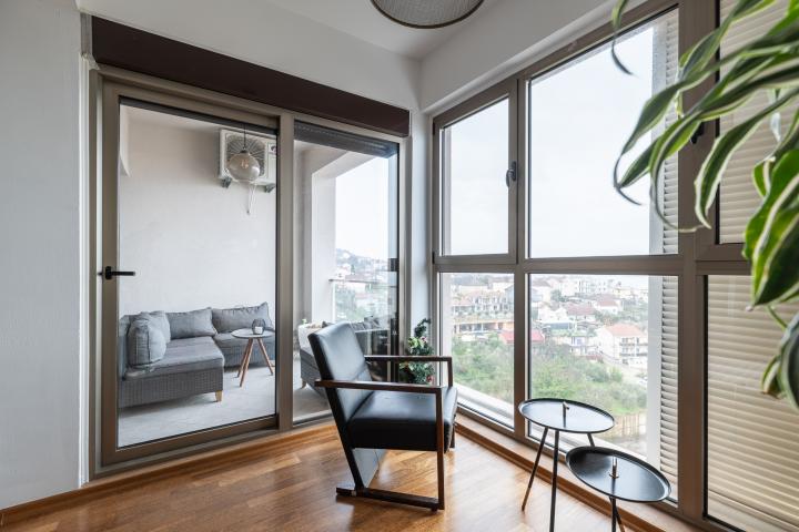 Spacious Apartment with Sea View in Tivat, Mažina Area