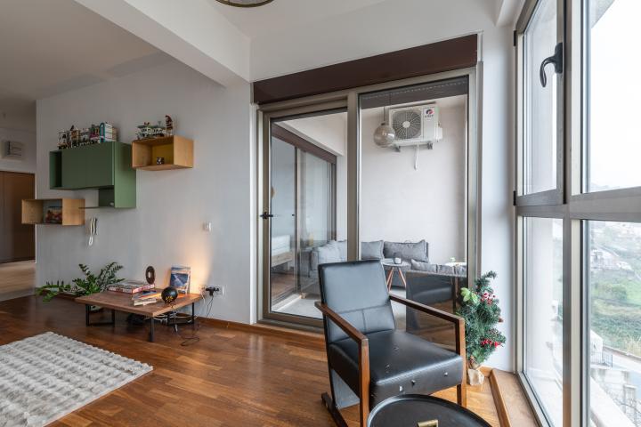 Spacious Apartment with Sea View in Tivat, Mažina Area