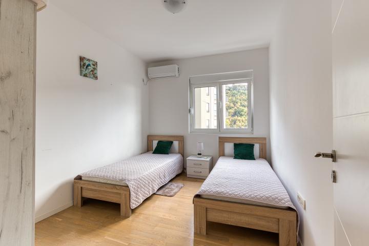 A bright and comfortable 65 m² apartment in Rafailovići
