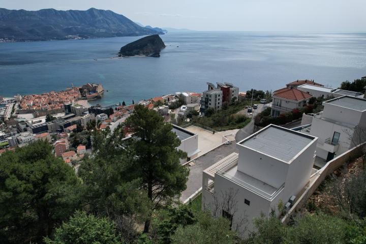 Luxury Newly Built Villa with Panoramic Sea Views – Budva