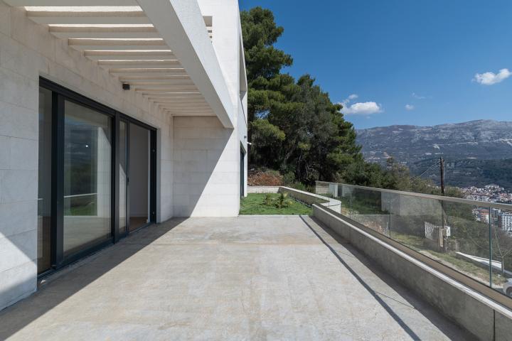 Luxury Newly Built Villa with Panoramic Sea Views – Budva