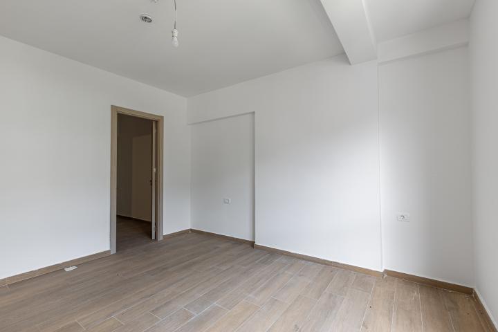 Apartment in Rafailovići, with a total area of 127 m² plus a 13 m² terrace. 