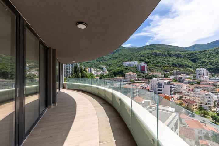 Apartment in Rafailovići, with a total area of 127 m² plus a 13 m² terrace. 