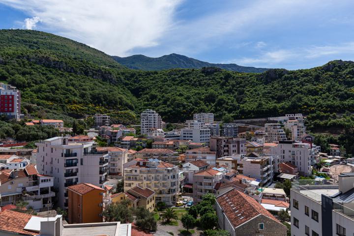 Apartment in Rafailovići, with a total area of 127 m² plus a 13 m² terrace. 