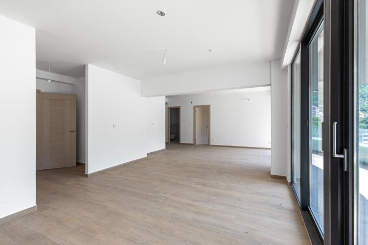 Apartment in Rafailovići, with a total area of 127 m² plus a 13 m² terrace. 