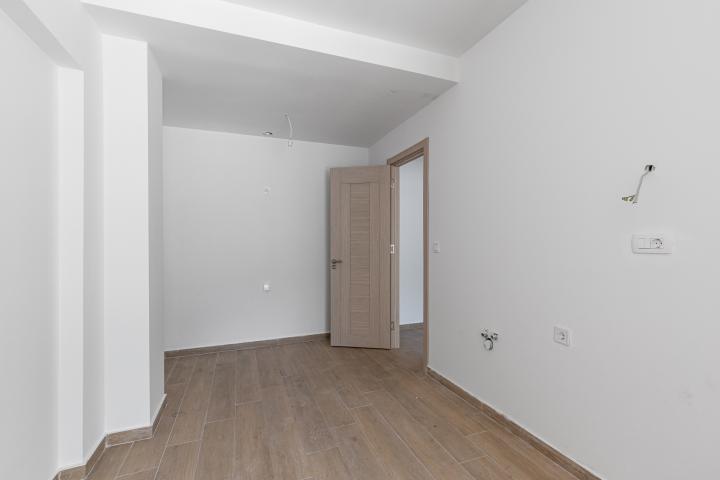 Apartment in Rafailovići, with a total area of 127 m² plus a 13 m² terrace. 