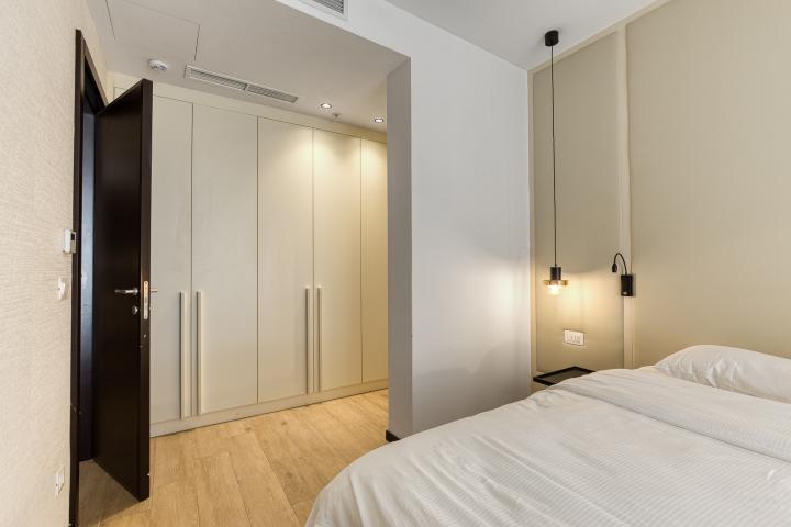 A luxuriously furnished apartment for sale in Bečići – an opportunity not to be missed. 