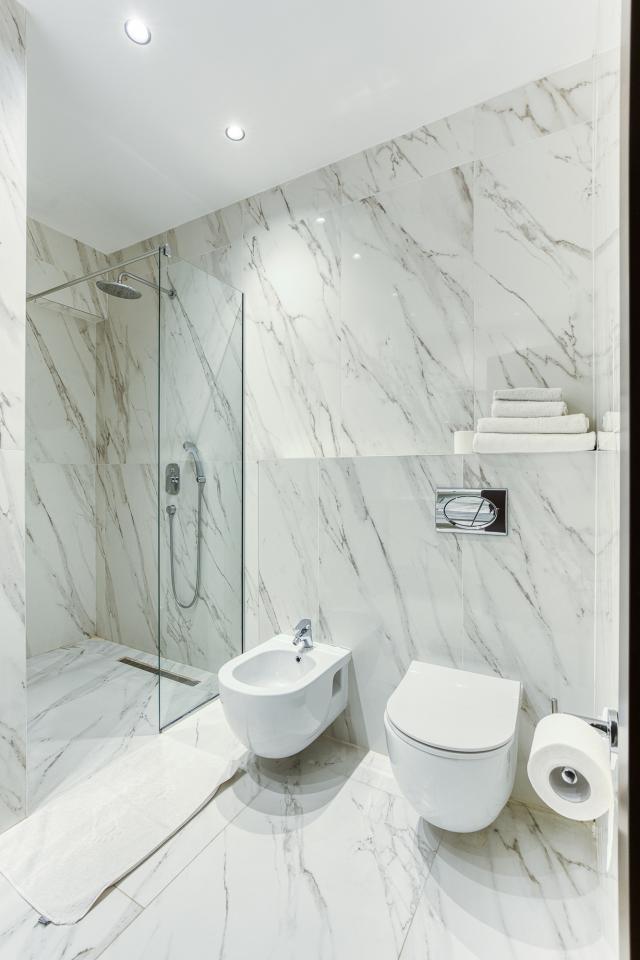 A luxuriously furnished apartment for sale in Bečići – an opportunity not to be missed. 
