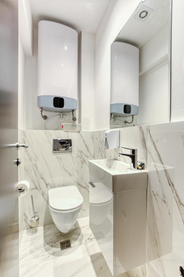 A luxuriously furnished apartment for sale in Bečići – an opportunity not to be missed. 