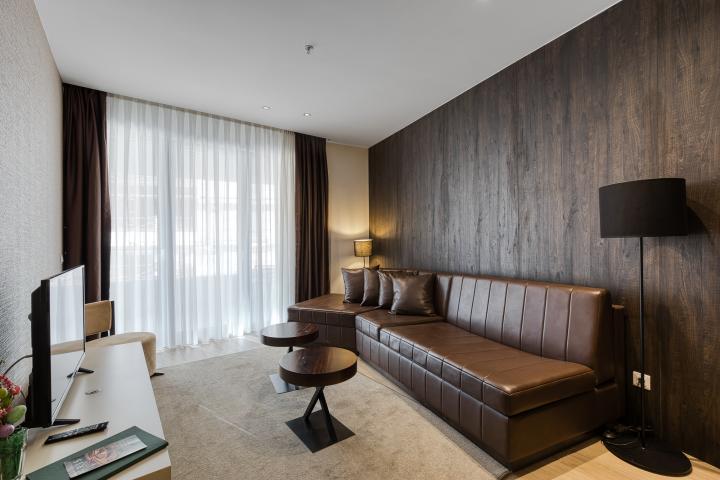 A luxuriously furnished apartment for sale in Bečići – an opportunity not to be missed. 