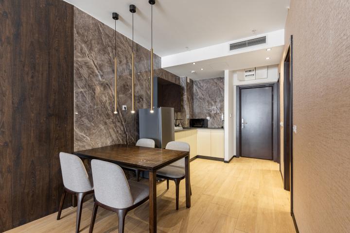 A luxuriously furnished apartment for sale in Bečići – an opportunity not to be missed. 
