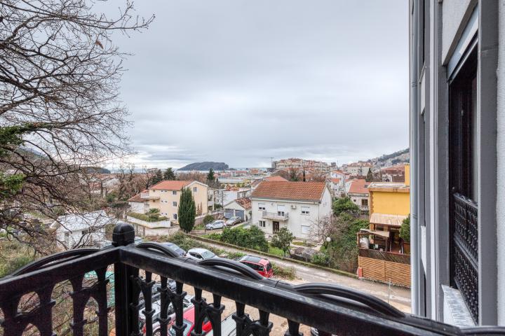 Apartments in a newly built building in the center of Budva