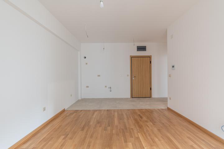 42m2 apartment in the center of Budva with a garage in a new building