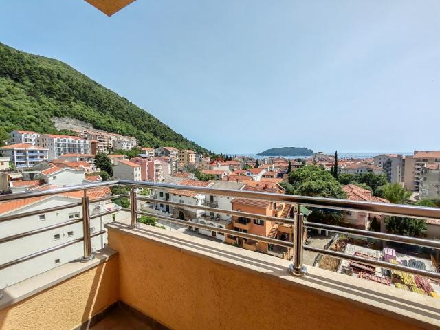 Bright 3-Bedroom Apartment, 78 m², Budva