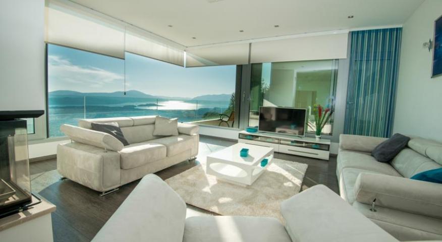 Two villas for sale in the Kavac region