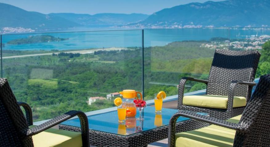 Two villas for sale in the Kavac region