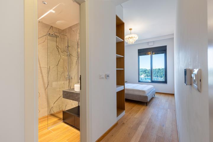 Penthouse in new building in Becici near the sea