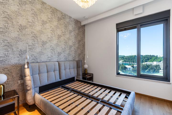 Penthouse in new building in Becici near the sea