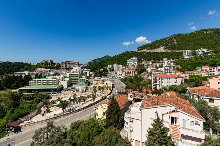 Penthouse in new building in Becici near the sea