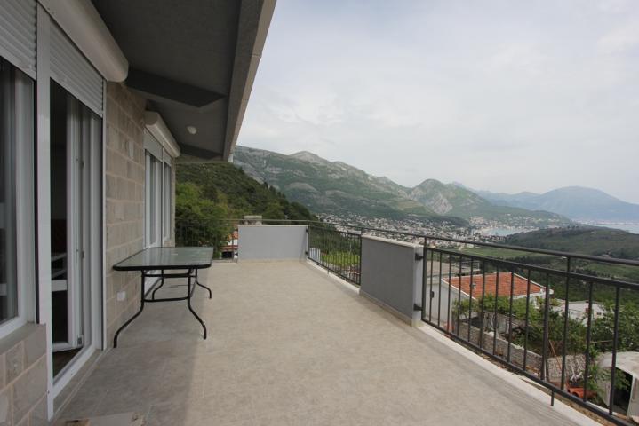 House in Bjelisi on two floors with a spacious yard