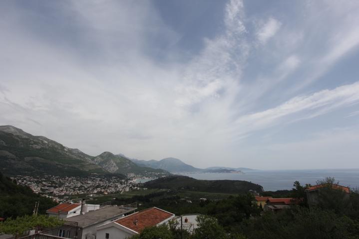 House in Bjelisi on two floors with a spacious yard