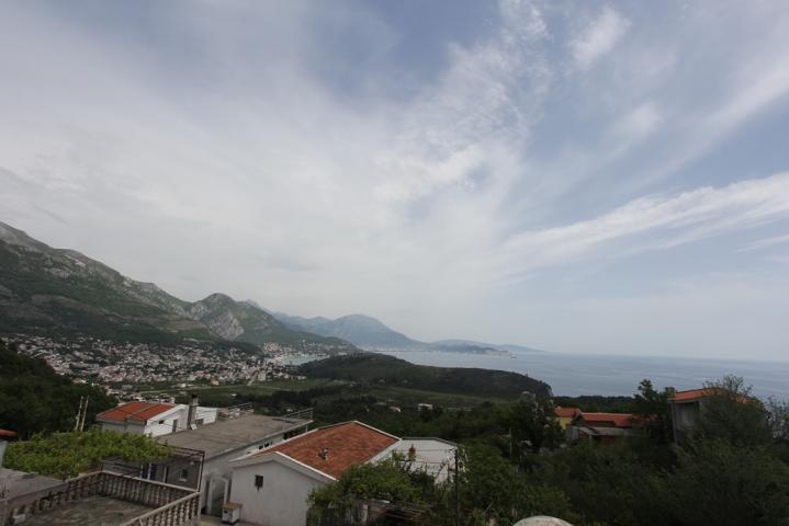 House in Bjelisi on two floors with a spacious yard