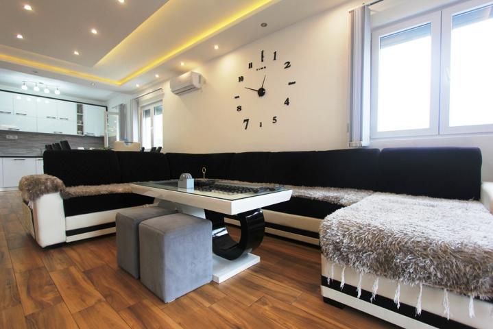 Sea view house in Belishi